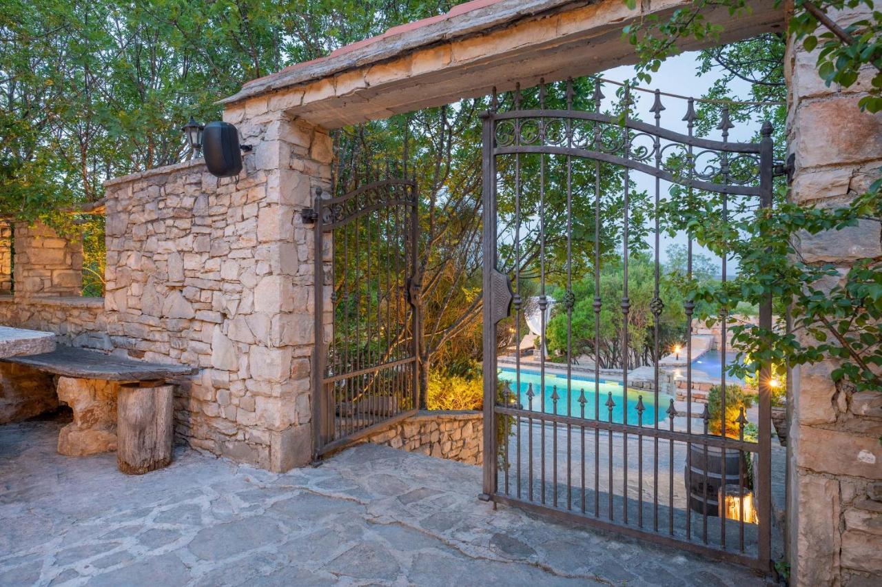 Nono Ban Hotel & Villa Gornji Humac Exterior photo